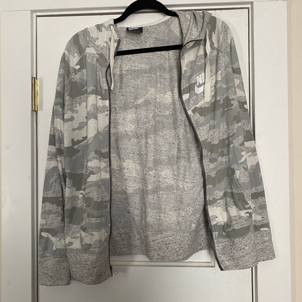 Nike lightweight sweater